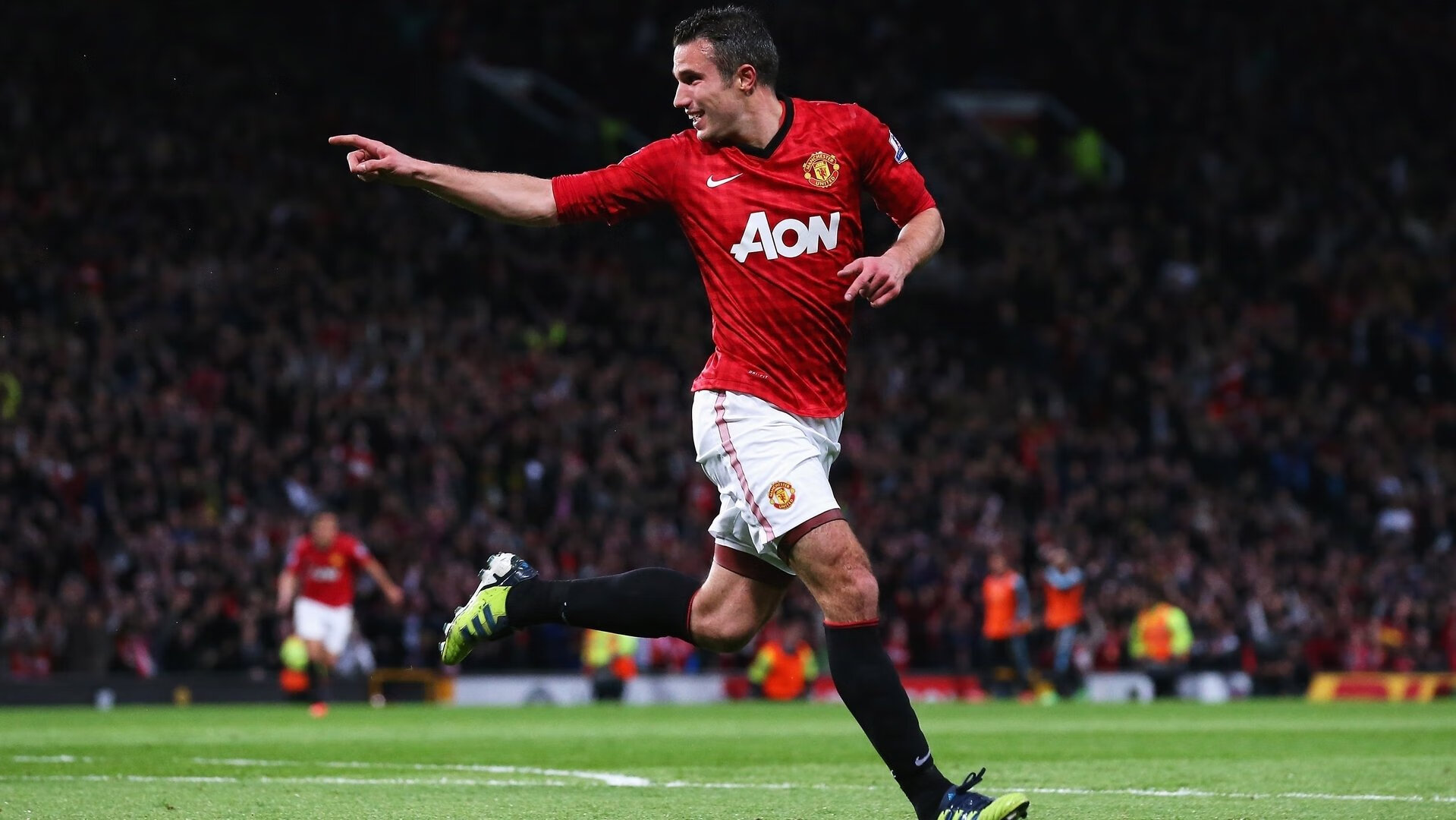 球迷自发组织为球队送行展现深厚情感,自发组织的足球赛